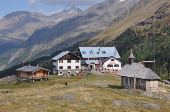 Zufallhütte mit Kapelle